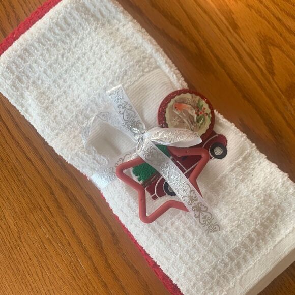 Christmas Kitchen Bundle Tree Truck - Picture 2 of 5